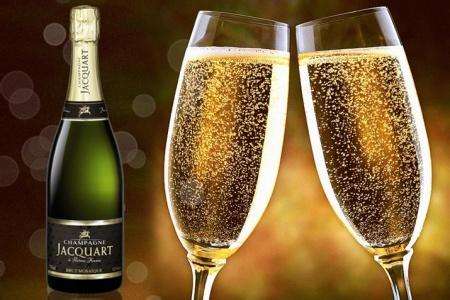2016年法国香槟酒销售再创记录 其文化内涵或添助力