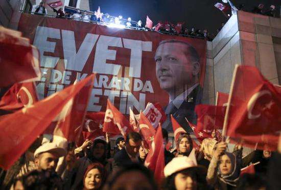 土耳其公投不符国际标准 反对派要求重新计票